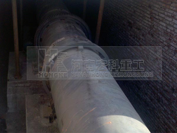 新疆哈密雙段陶?；剞D(zhuǎn)窯生產(chǎn)現(xiàn)場(chǎng)